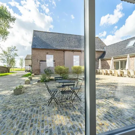 Tatil Evi Spacious With Pond