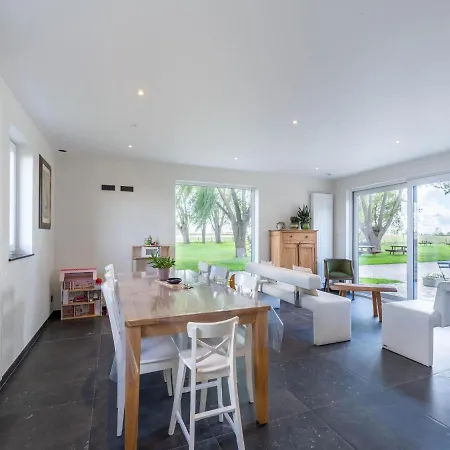 Spacious With Pond Tatil Evi