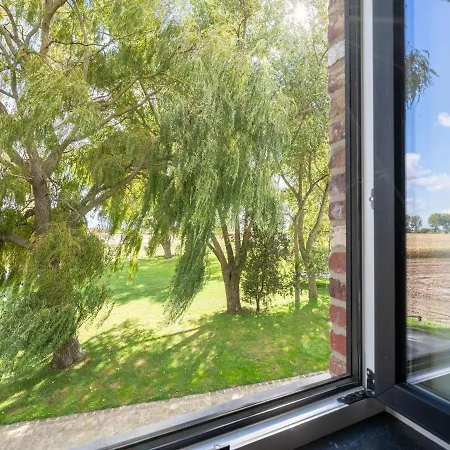 Tatil Evi Spacious With Pond Beveren (West-Flanders)