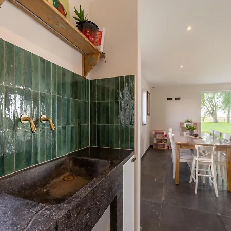 Spacious With Pond Tatil Evi *