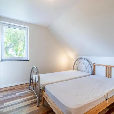 Tatil Evi Spacious With Pond Beveren (West-Flanders)